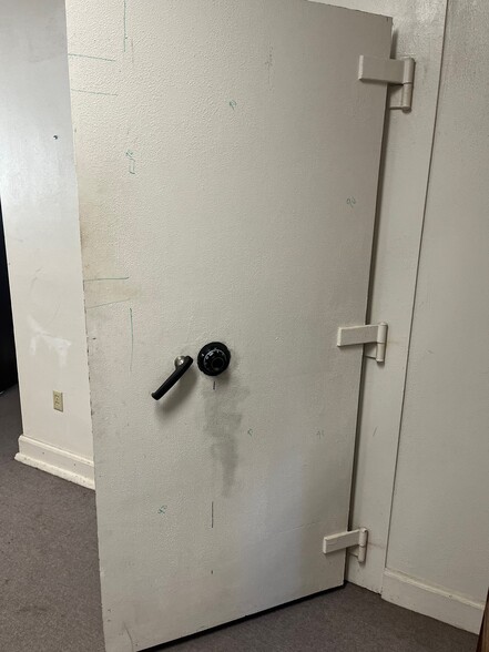 More Photos Of 735 Park Dr, Alton Office For Sale