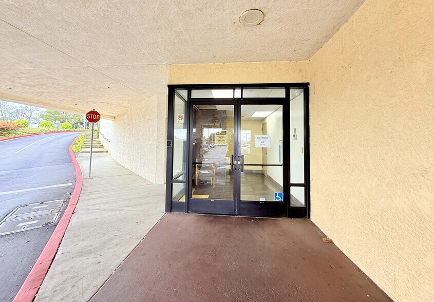 More Photos Of 127 Hospital Dr, Vallejo Medical For Lease