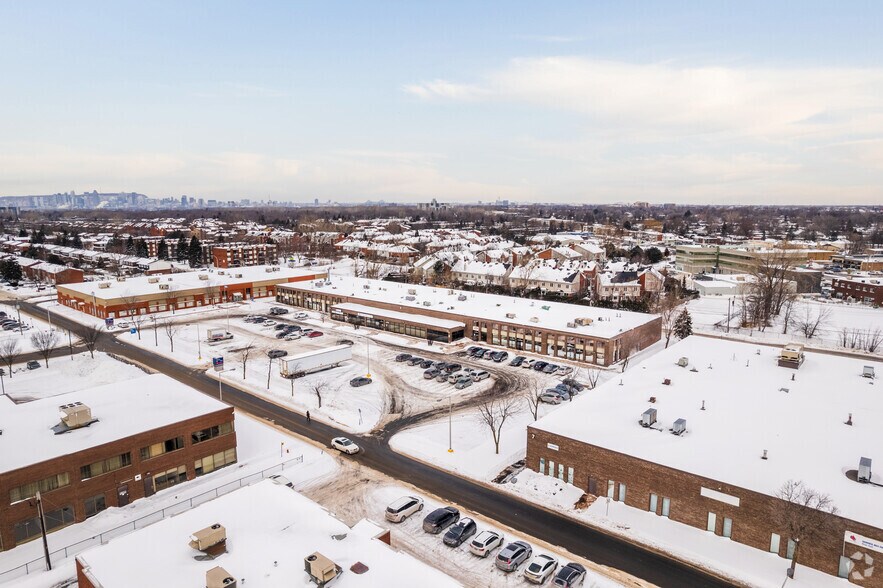 More Photos Of 9 St de la Place du Commerce, Brossard Flex For Lease