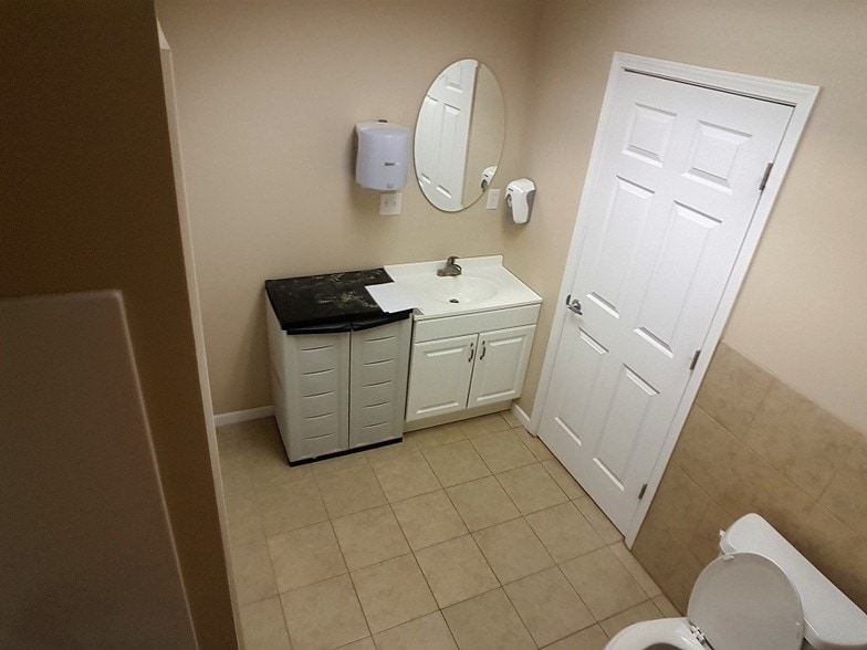 More Photos Of 1221 E 25th St, Lawrence Warehouse For Sale