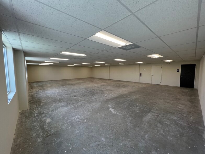 More Photos Of 8565 W 44th Ave, Hialeah Warehouse For Lease