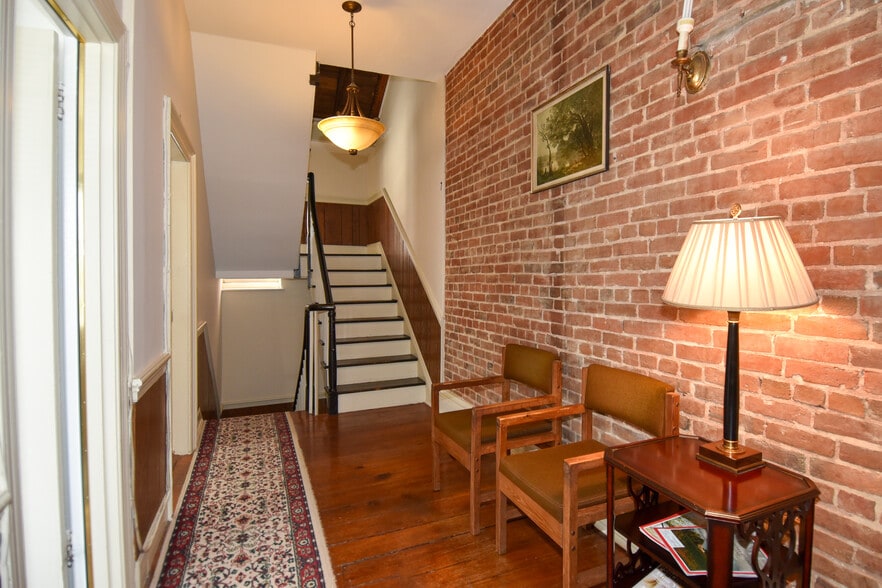 More Photos Of 109 S Fairfax St, Alexandria Office For Sale