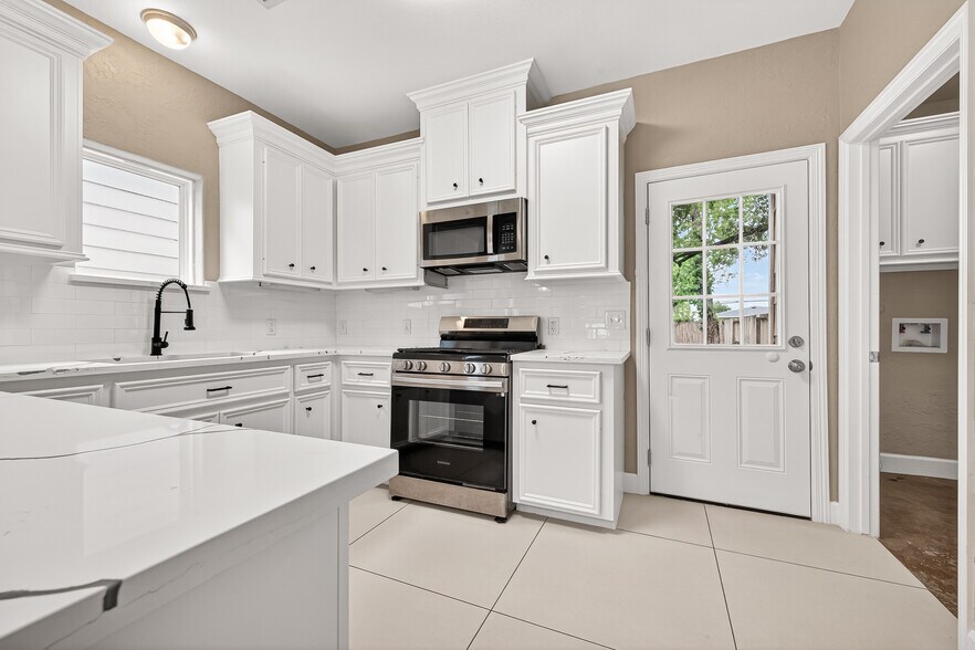 More Photos Of 14134 Packard St, Houston Specialty For Sale