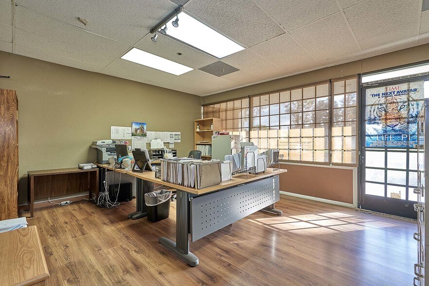 More Photos Of 13013-13017 166th St, Cerritos Warehouse For Lease