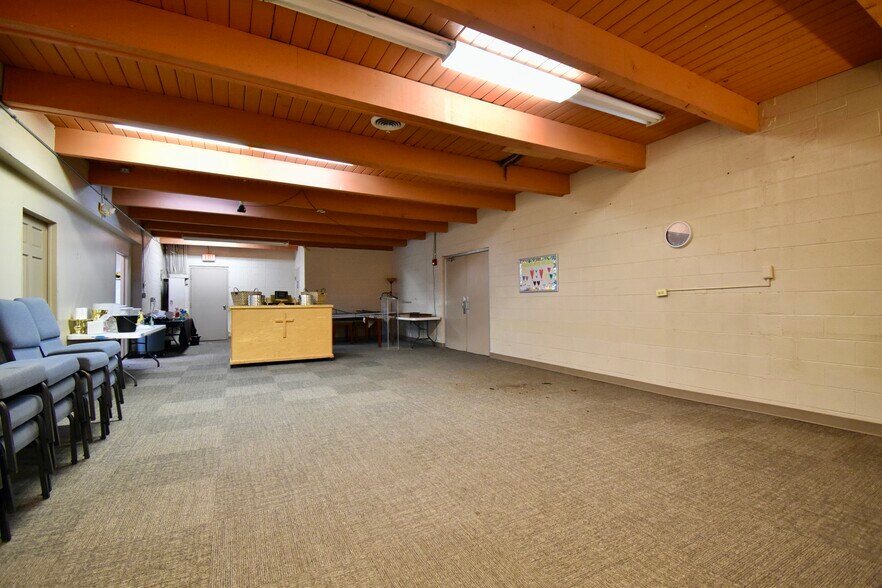 More Photos Of 21900 Middlebelt Rd, Farmington Hills Religious Facility For Sale
