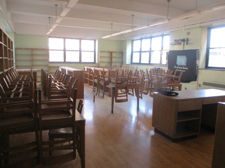 More Photos Of 237 Jerome St, Brooklyn Schools For Lease