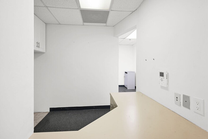 More Photos Of 2691 E Oakland Park Blvd, Fort Lauderdale Office Residential For Lease