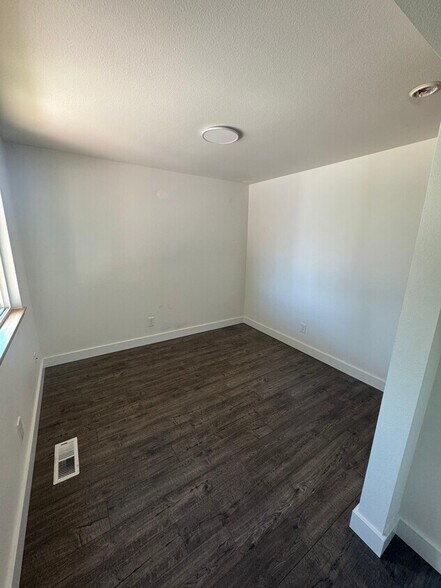 More Photos Of 909 SE 2nd St, Bend Office For Sale