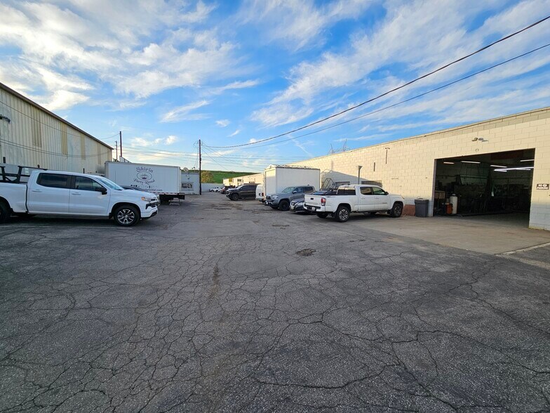 More Photos Of 11654-11660 Sheldon St, Sun Valley Warehouse For Lease