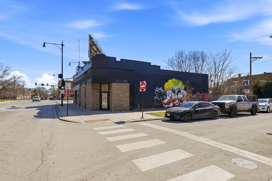 More Photos Of 3596 N Milwaukee Ave, Chicago Storefront Retail Office For Sale