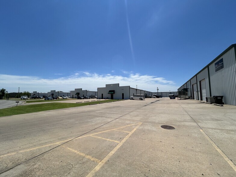 More Photos Of 208 E 5th St, Owasso Unknown For Lease