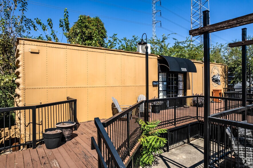 More Photos Of 5221-5331 McCullough Ave, San Antonio Unknown For Lease