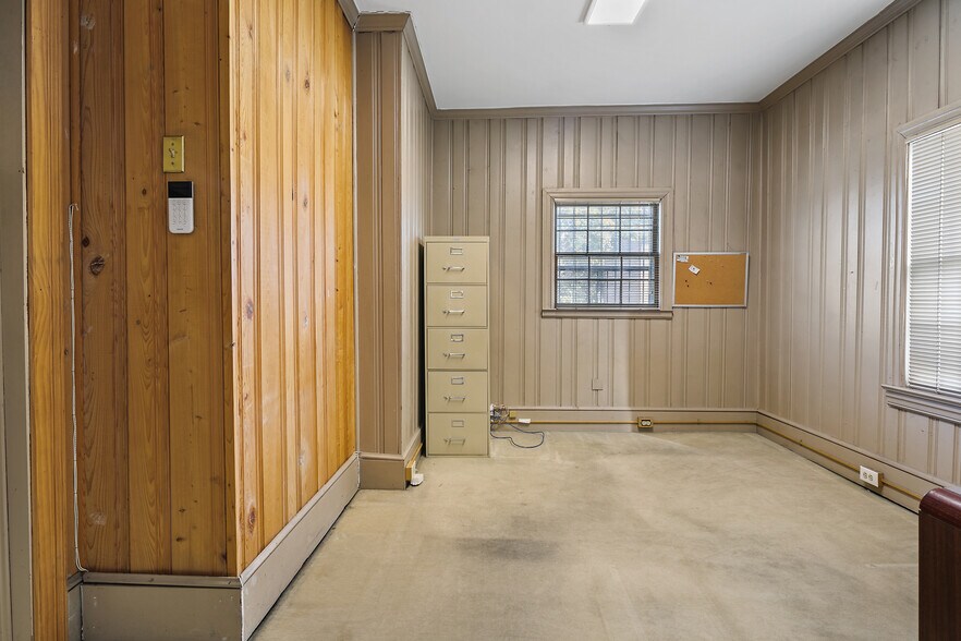 More Photos Of 127 S Cool Spring St, Fayetteville Office For Sale