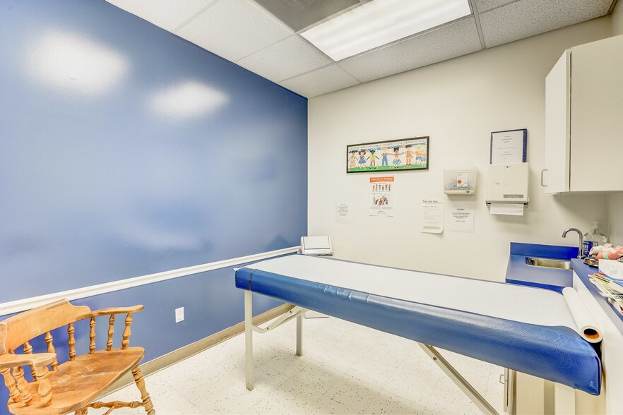 More Photos Of 5205 Village Blvd, West Palm Beach Medical For Lease