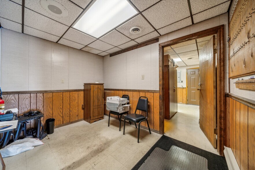 More Photos Of 123 Crossroads Rd, Scottdale Light Distribution For Sale