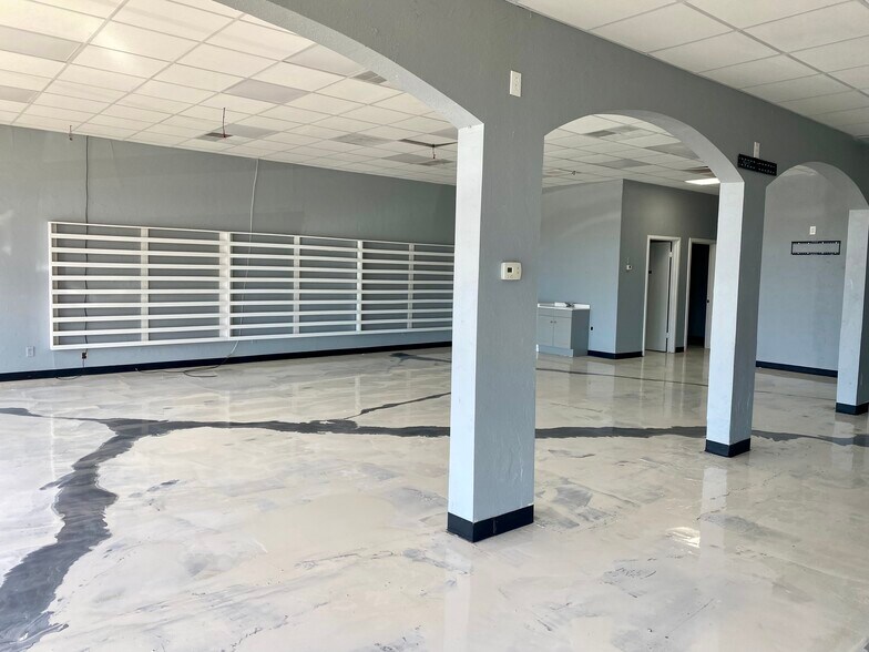 More Photos Of 5718 4th St, Lubbock Unknown For Lease