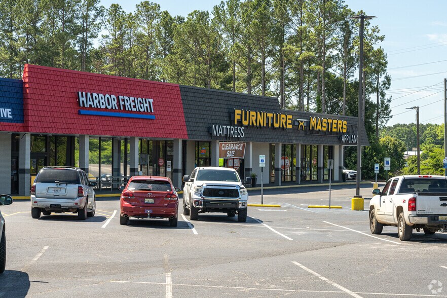 More Photos Of 1301-1395 W Fort Williams St, Sylacauga Supermarket For Sale