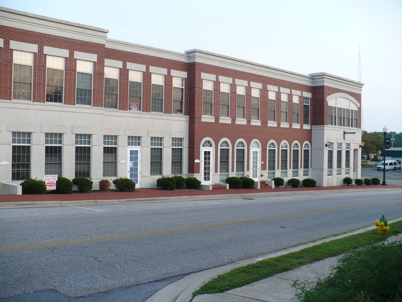 Primary Photo Of 101-201 Centennial St, La Plata Medical For Sale