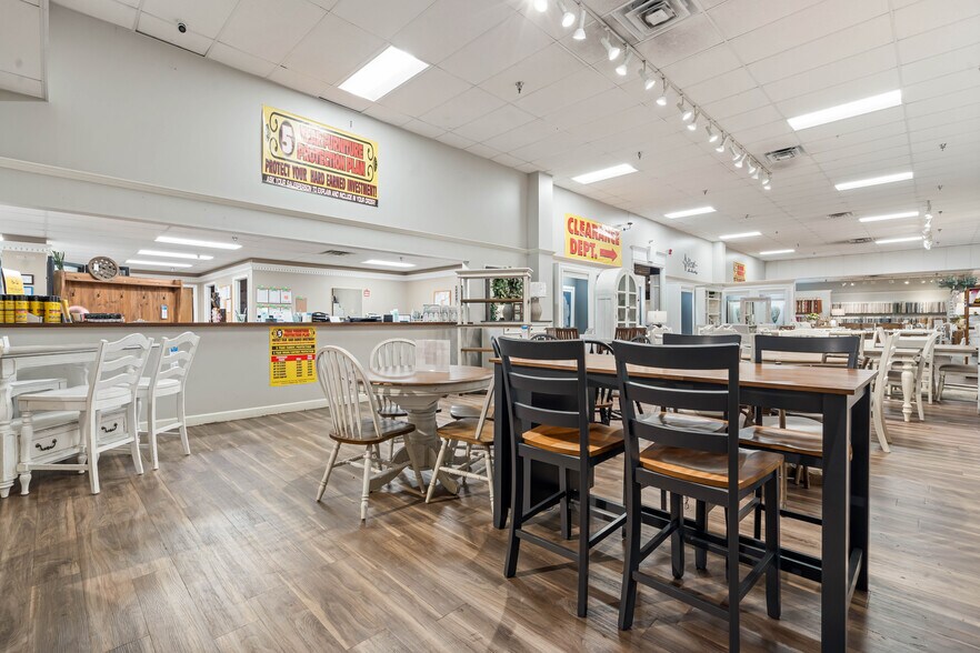 More Photos Of 27220 Us Highway 98, Daphne Showroom For Sale