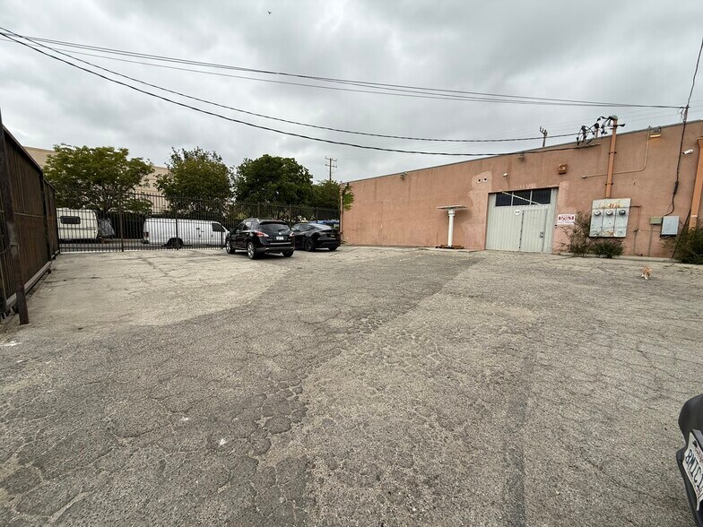 More Photos Of 13227 San Fernando Rd, Rancho Cascades Warehouse For Lease