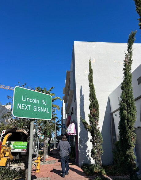 More Photos Of 1609-1613 Alton Rd, Miami Beach General Retail For Sale