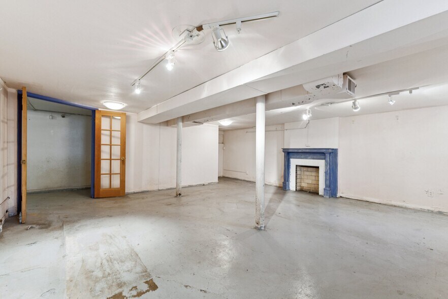 More Photos Of 12610 Larchmere Blvd, Cleveland General Retail For Sale