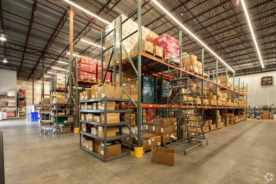 More Photos Of 5035 W Hillsborough Ave, Tampa Warehouse For Lease