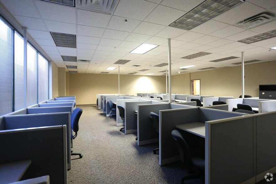 More Photos Of 2070 Little Hills Expy, Saint Charles Office For Sale