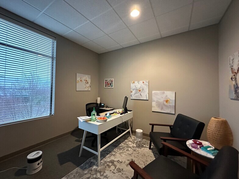 More Photos Of 673 Westbury Dr, Iowa City Storefront Retail Office For Sale