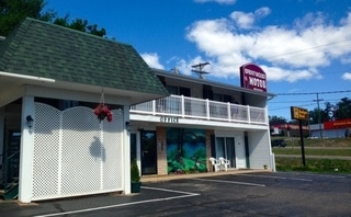 Primary Photo Of 2603 US Highway 41 W, Marquette Hotel For Sale