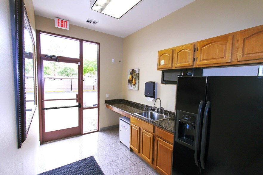 More Photos Of 1830 S Alma School Rd, Mesa Medical For Sale