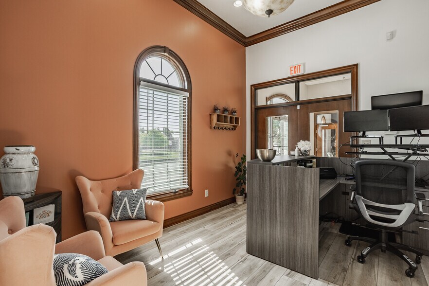 More Photos Of 698 Oldefield Commons Dr, Greenwood Medical For Sale