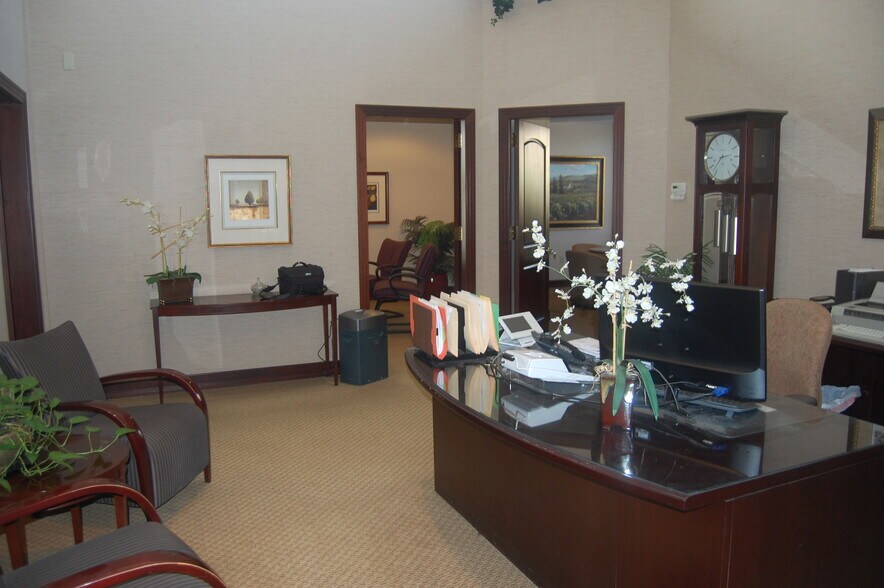 More Photos Of 2465 W Ridge Rd, Rochester Office For Lease