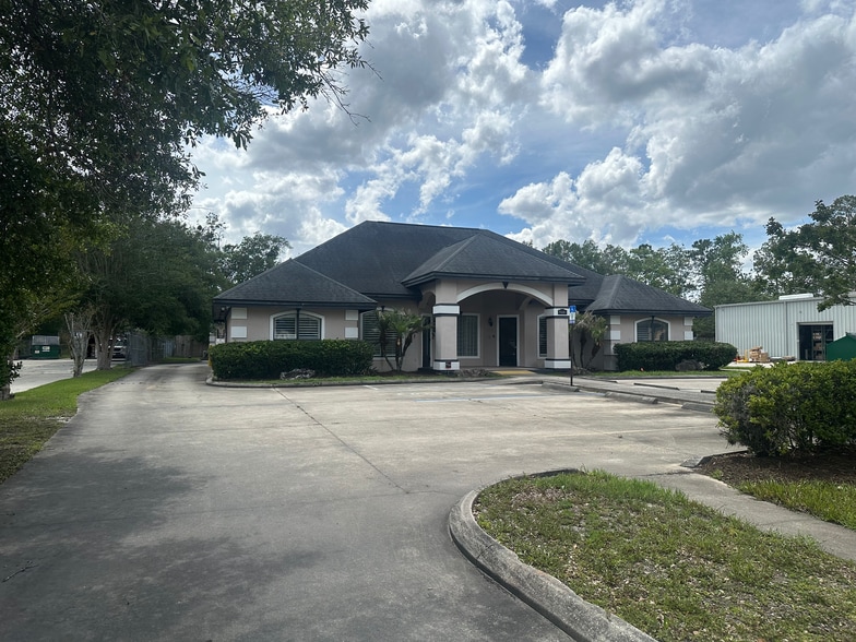 More Photos Of 9600 Sunbeam Ctr, Jacksonville Office For Sale