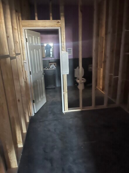 More Photos Of 203 N Meyer St, Sealy Storefront Retail Office For Lease