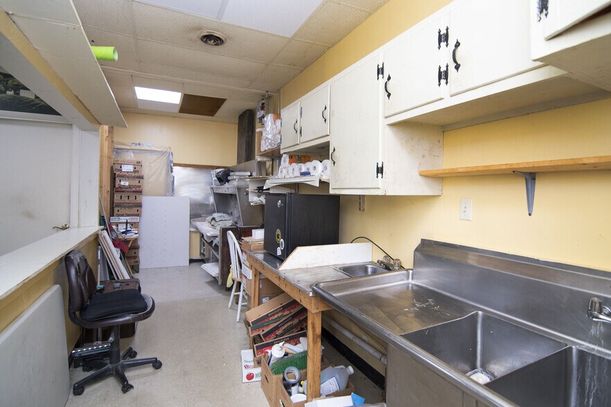 More Photos Of 1931 Alta Dr, Alderson General Retail For Sale