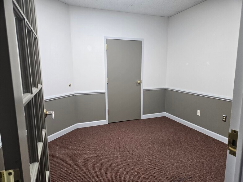 More Photos Of 10901 Indian Head Hwy, Fort Washington Office For Sale