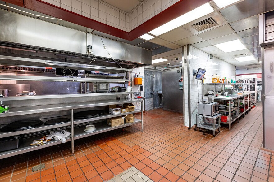 More Photos Of 1805 W 1st St, Springfield Restaurant For Sale