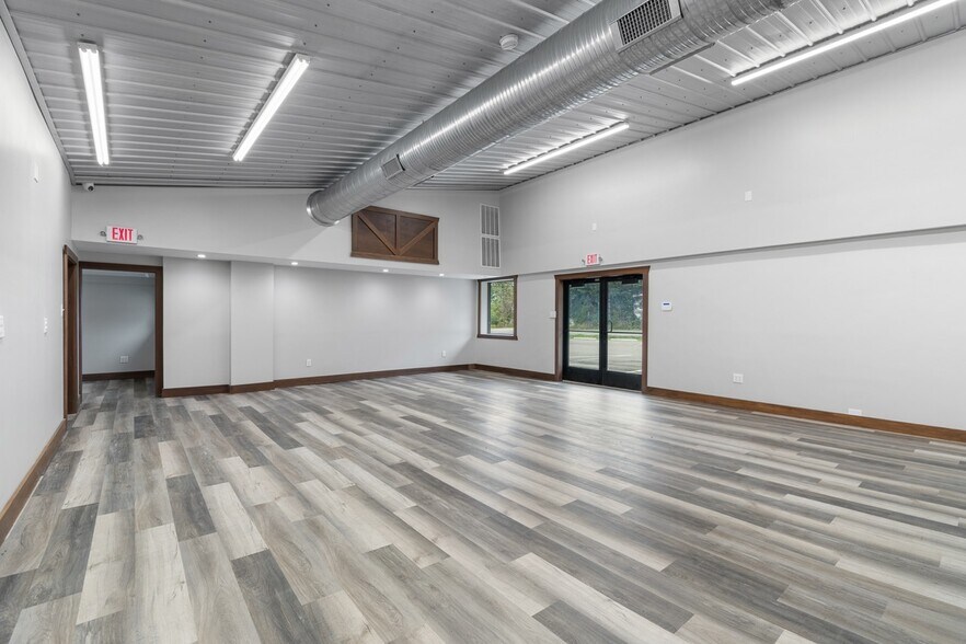 More Photos Of 4291 Manchester Ave NW, North Lawrence Office For Sale