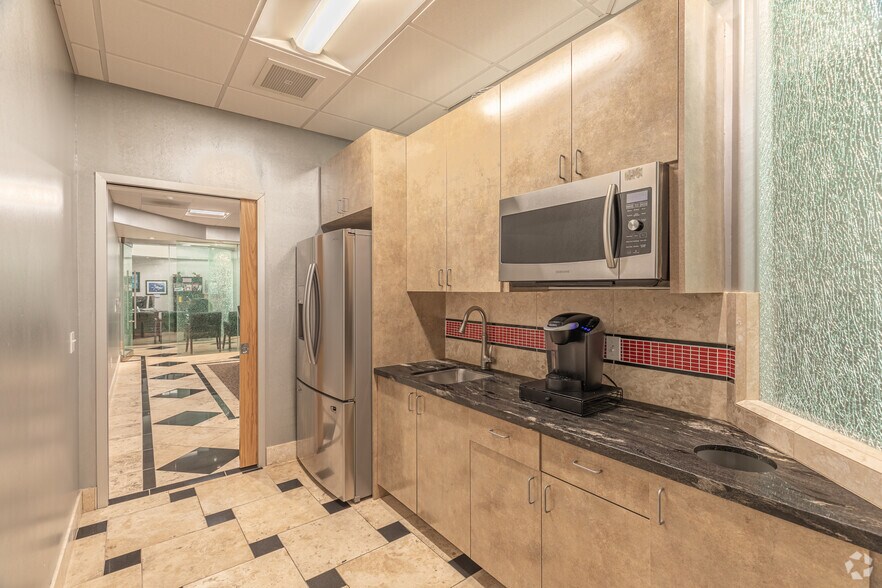 More Photos Of 2100 Palomar Airport Rd, Carlsbad Unknown For Lease