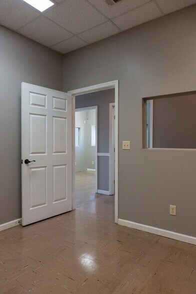 More Photos Of 214 S Church St, Dublin Flex For Sale