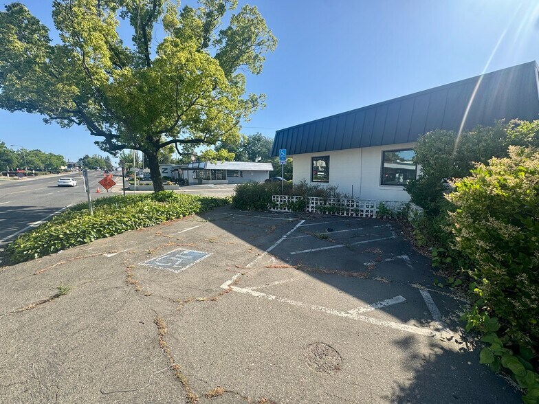 More Photos Of 5900 Wedgewood Ave, Carmichael Medical For Lease