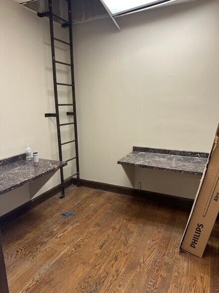 More Photos Of 1660 E 71st St, Tulsa Unknown For Lease