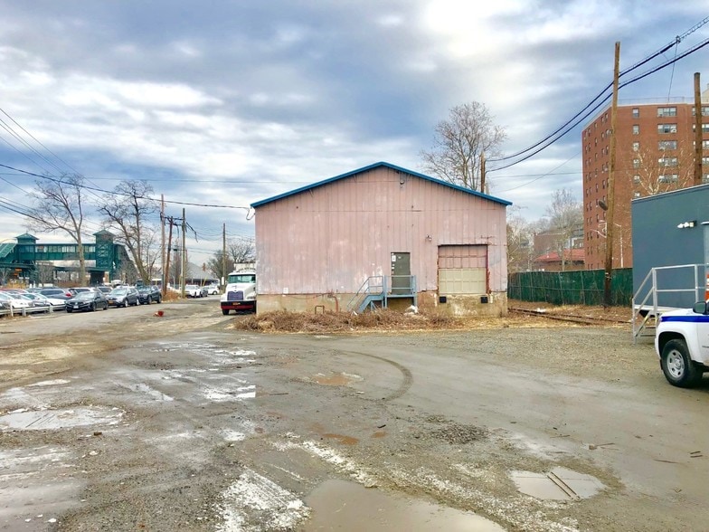 More Photos Of 29 S Depot Plz, Tarrytown Warehouse For Lease