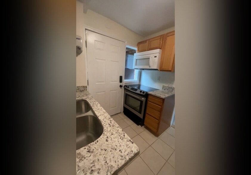 More Photos Of 2401 Huntington Ave, Alexandria Office For Sale