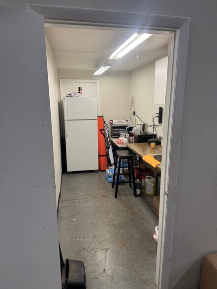 More Photos Of 10026 Spanish Isle Blvd, Boca Raton Warehouse For Lease