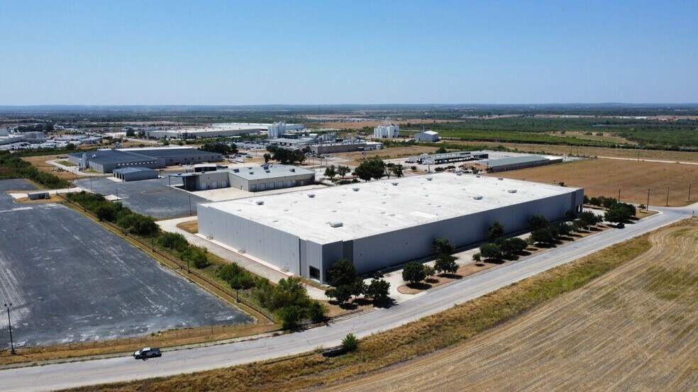 More Photos Of 10120 Fischer Rd, Von Ormy Distribution For Sale