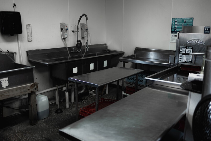 More Photos Of 6501 Hwy 90, Moss Point Restaurant For Sale