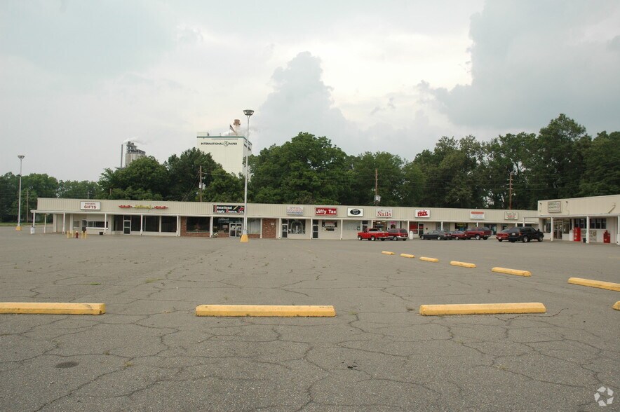 Primary Photo Of 653 E Madison Ave, Bastrop General Retail For Lease
