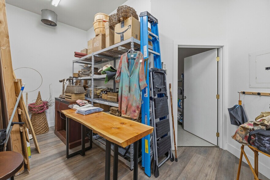 More Photos Of 101-107 S 1st St, La Conner Storefront For Sale